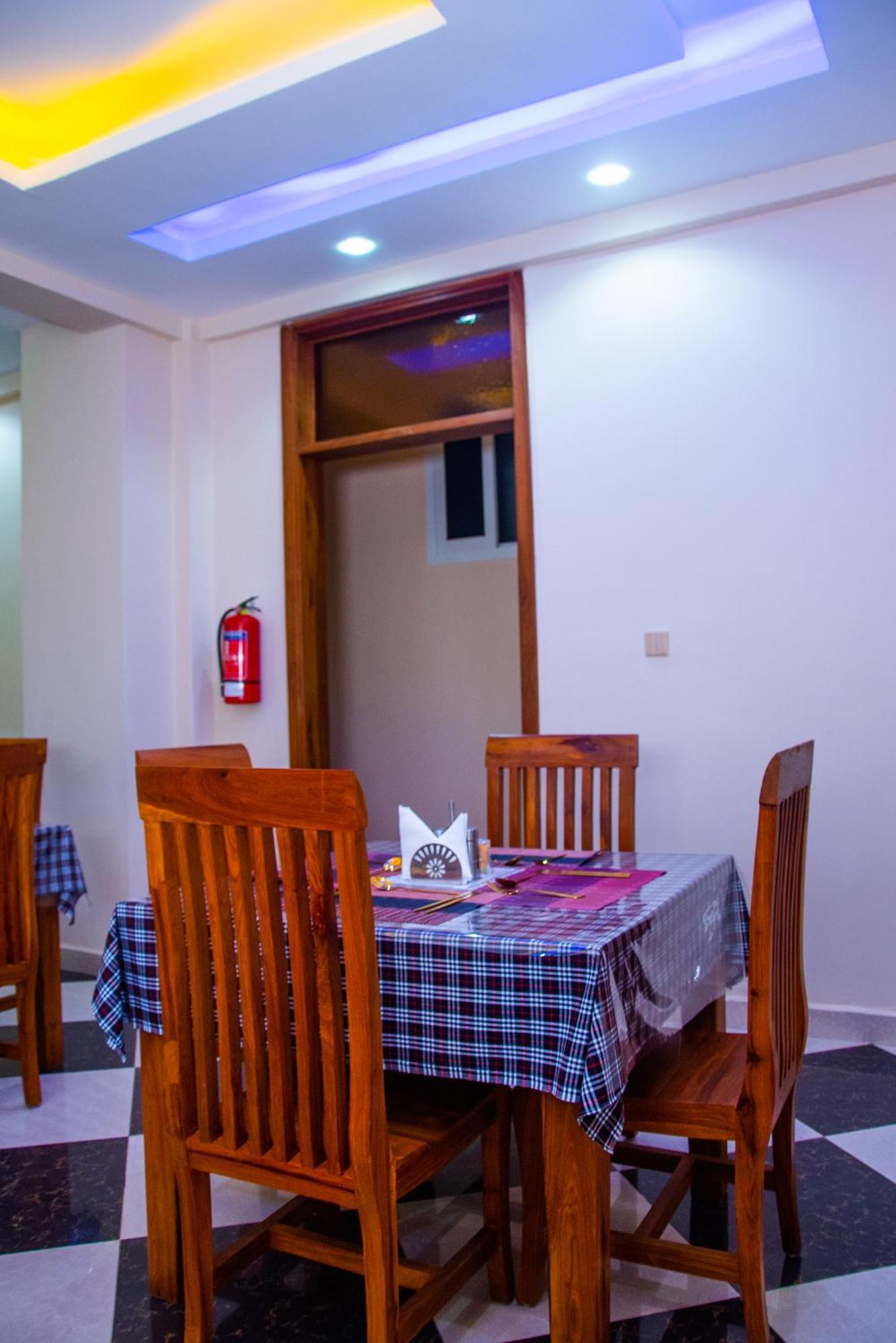 Aves Executive Hotel Аруша Екстериор снимка