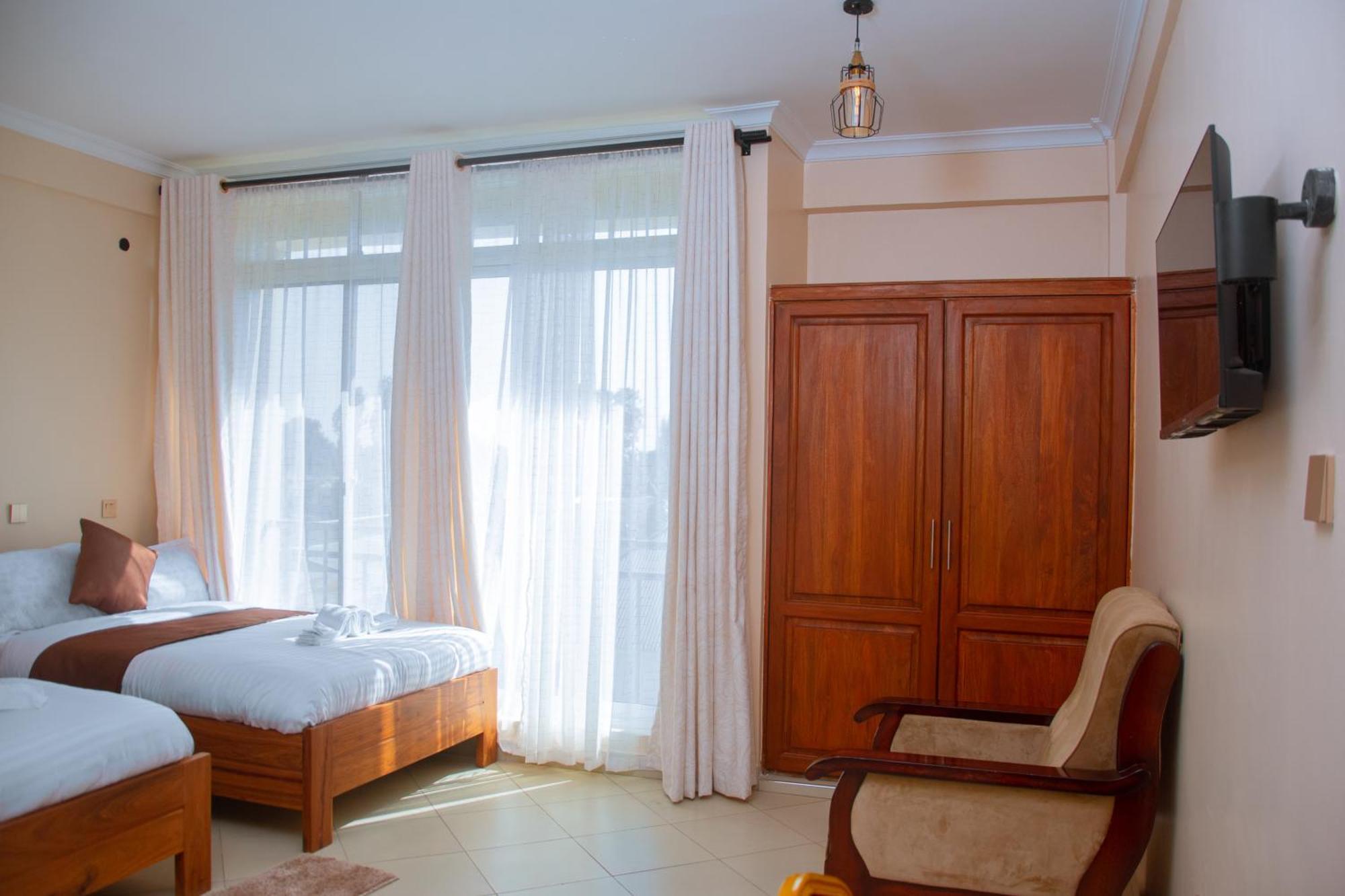 Aves Executive Hotel Аруша Екстериор снимка