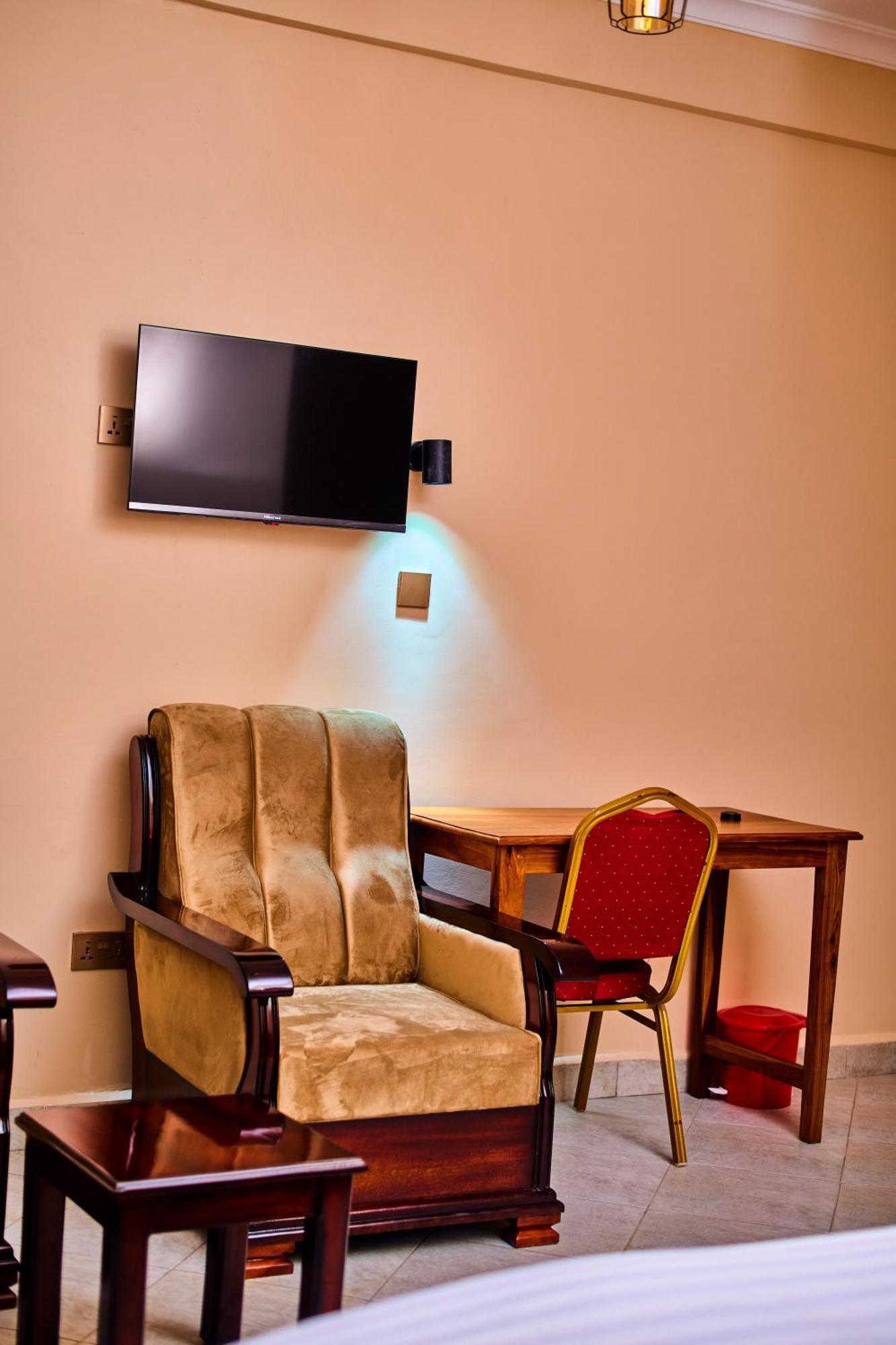 Aves Executive Hotel Аруша Екстериор снимка