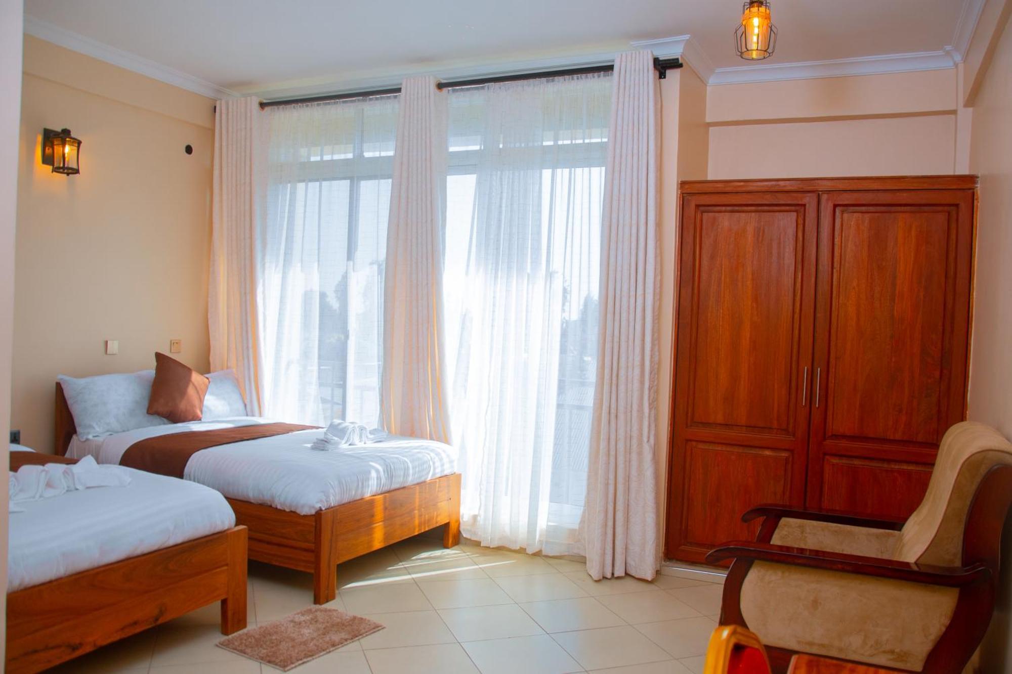 Aves Executive Hotel Аруша Екстериор снимка