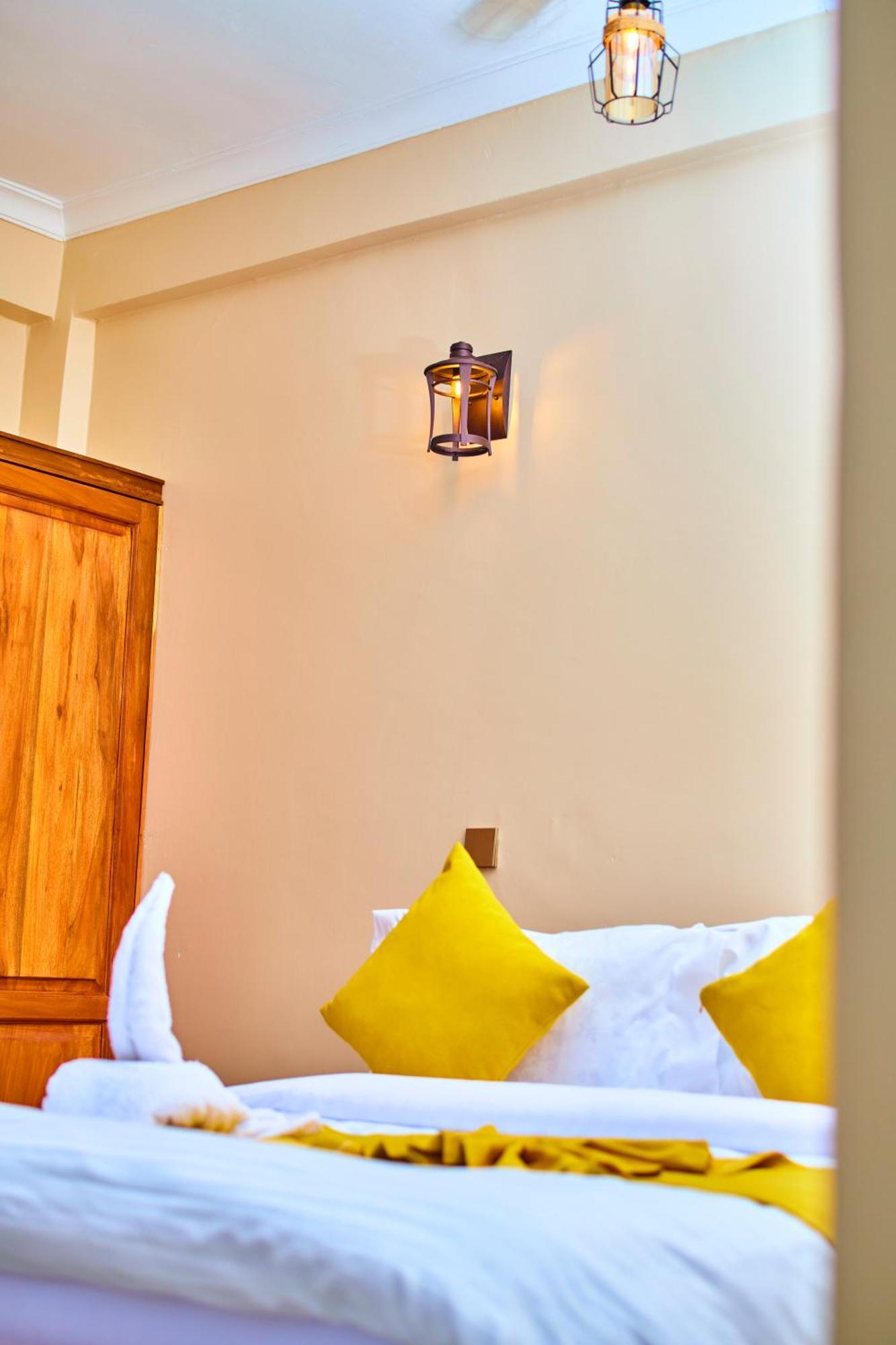 Aves Executive Hotel Аруша Екстериор снимка