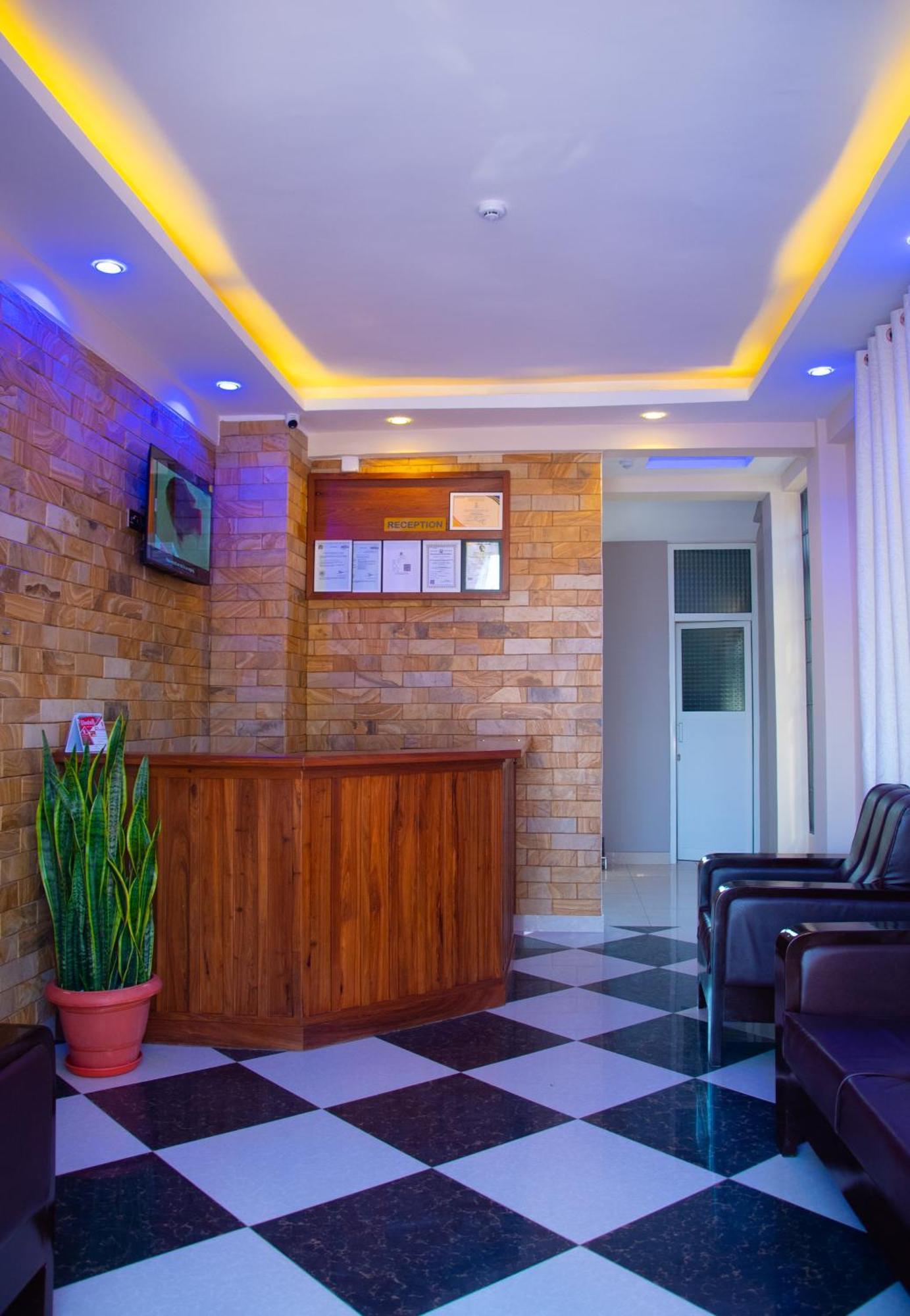 Aves Executive Hotel Аруша Екстериор снимка