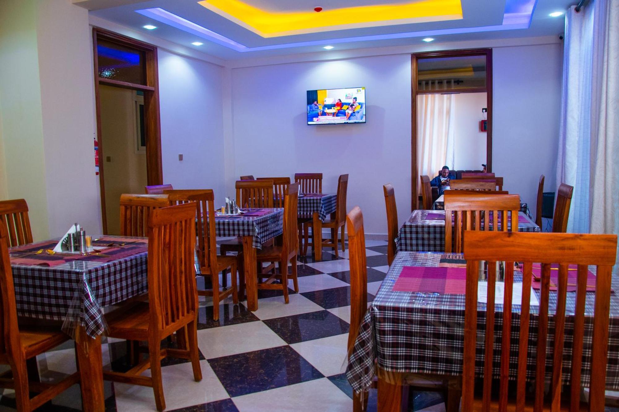 Aves Executive Hotel Аруша Екстериор снимка