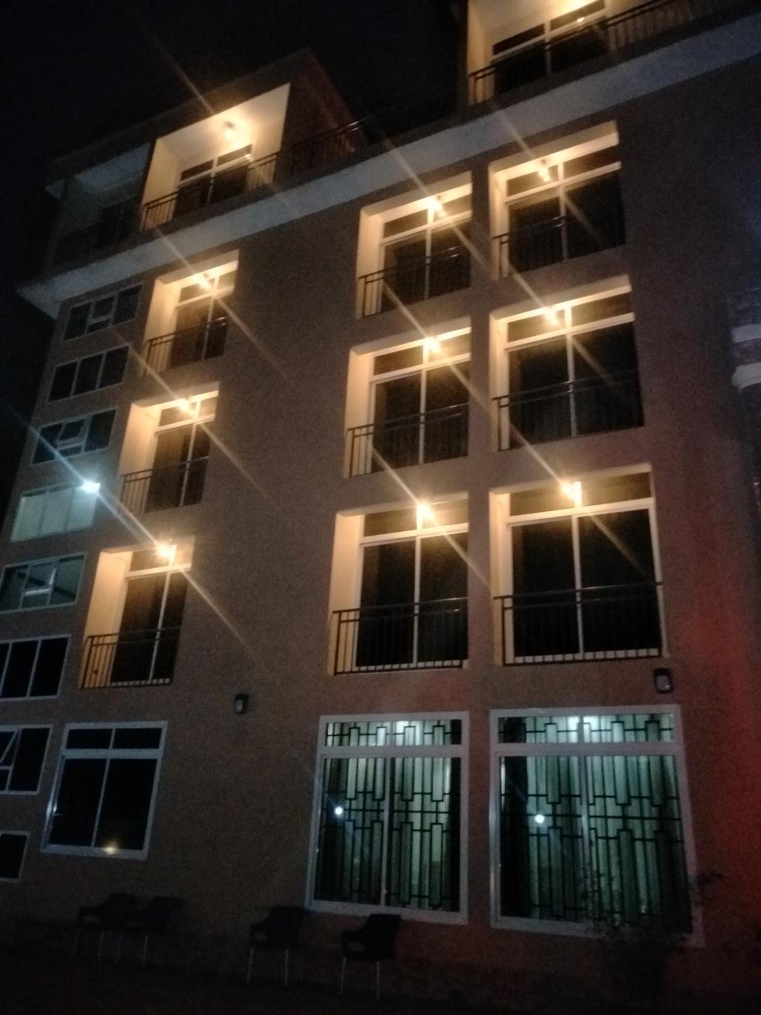 Aves Executive Hotel Аруша Екстериор снимка