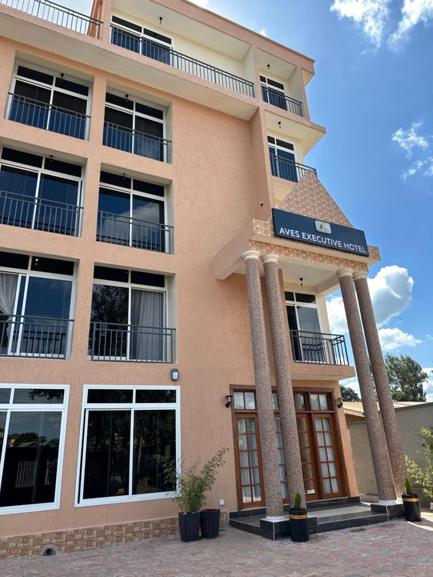 Aves Executive Hotel Аруша Екстериор снимка