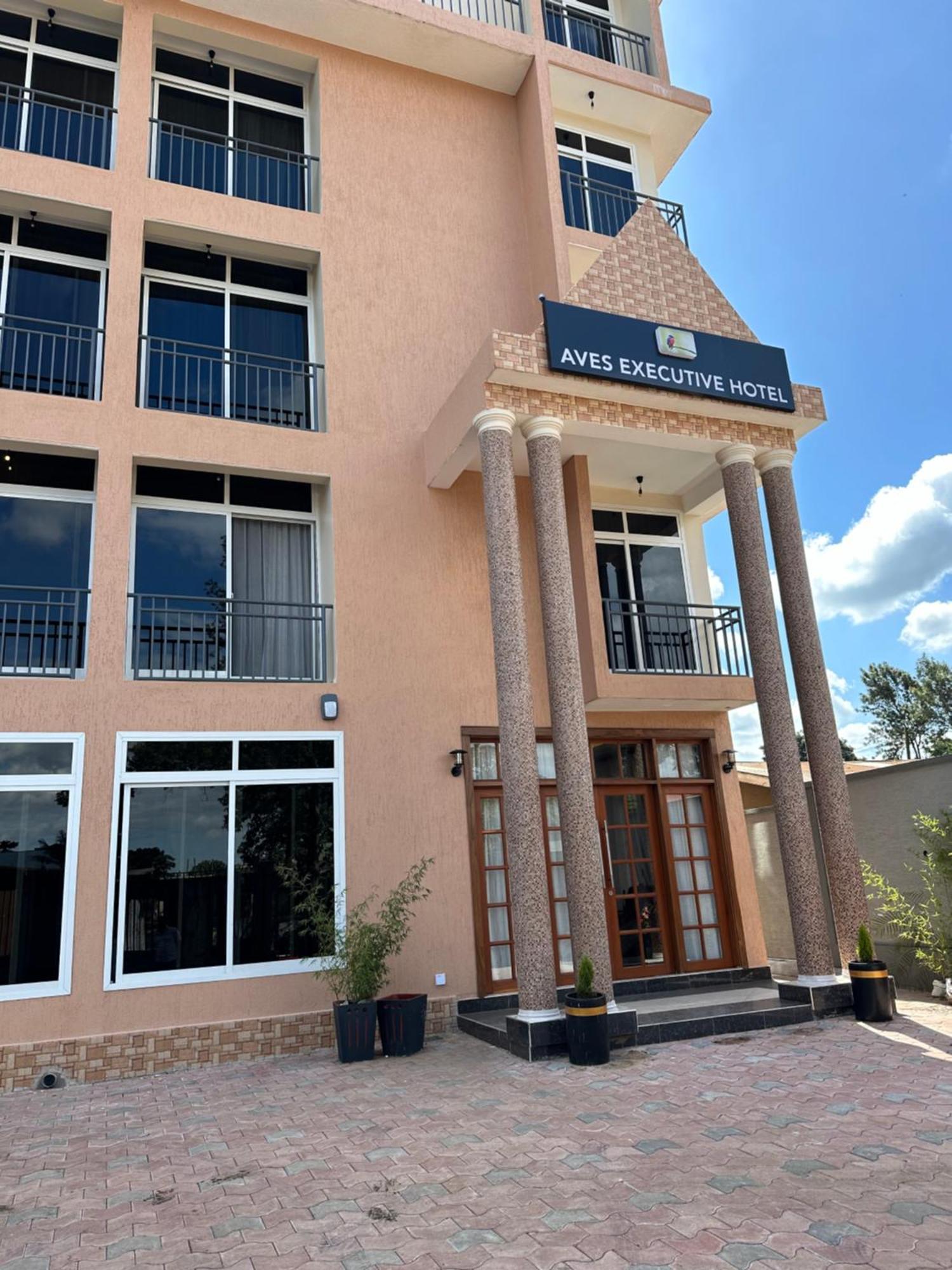 Aves Executive Hotel Аруша Екстериор снимка