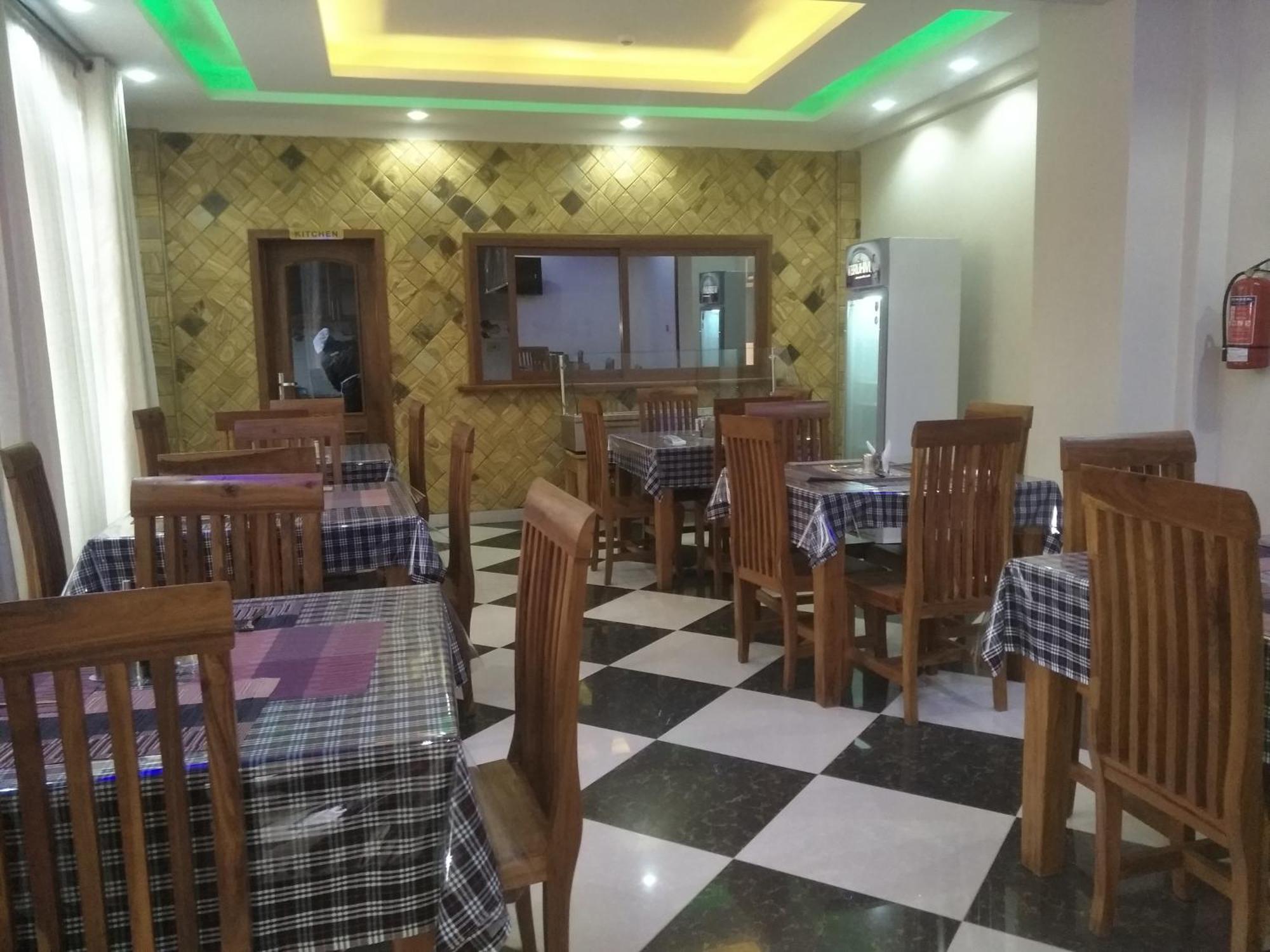 Aves Executive Hotel Аруша Екстериор снимка